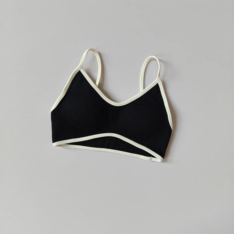 2PCS Yoga Suit Seamless with Chest Pad Tight Sports Bras and High Waist Shorts Outside Wear Running Exercise Fitness Yoga Set