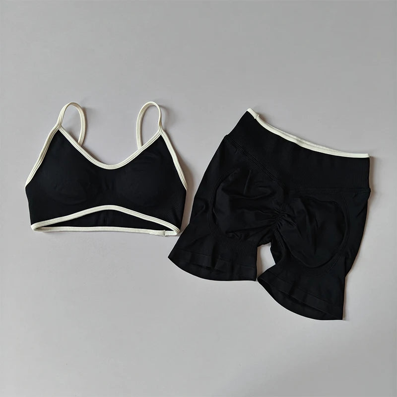 2PCS Yoga Suit Seamless with Chest Pad Tight Sports Bras and High Waist Shorts Outside Wear Running Exercise Fitness Yoga Set