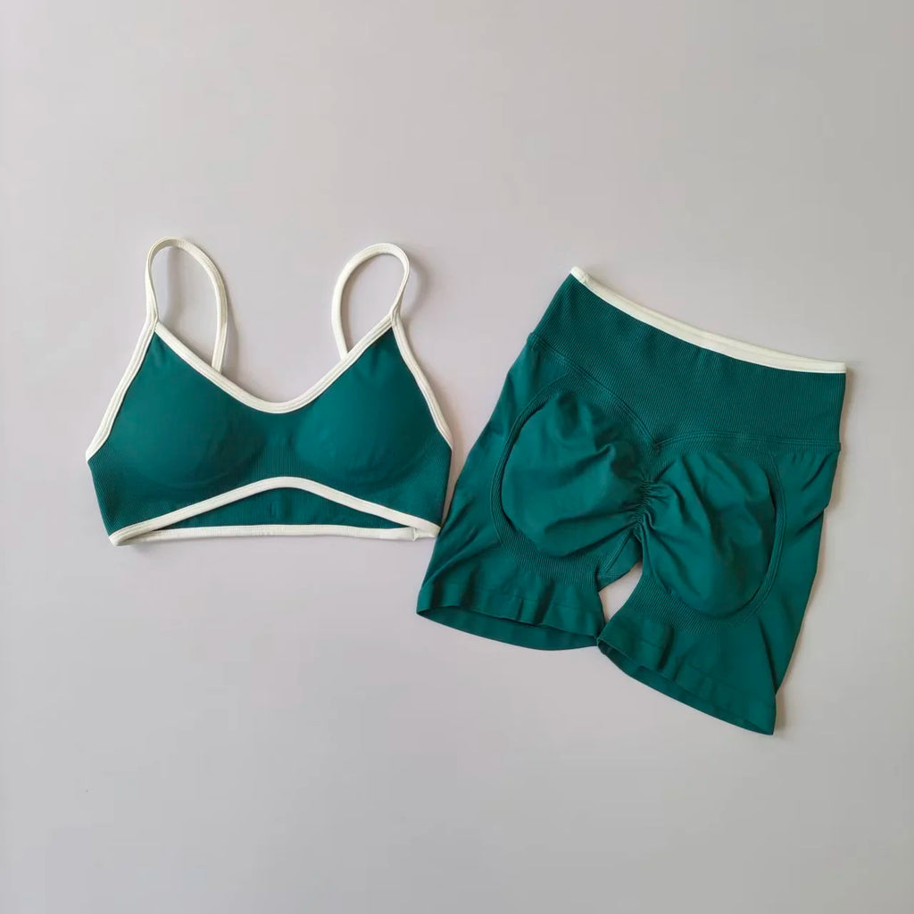 2PCS Yoga Suit Seamless with Chest Pad Tight Sports Bras and High Waist Shorts Outside Wear Running Exercise Fitness Yoga Set