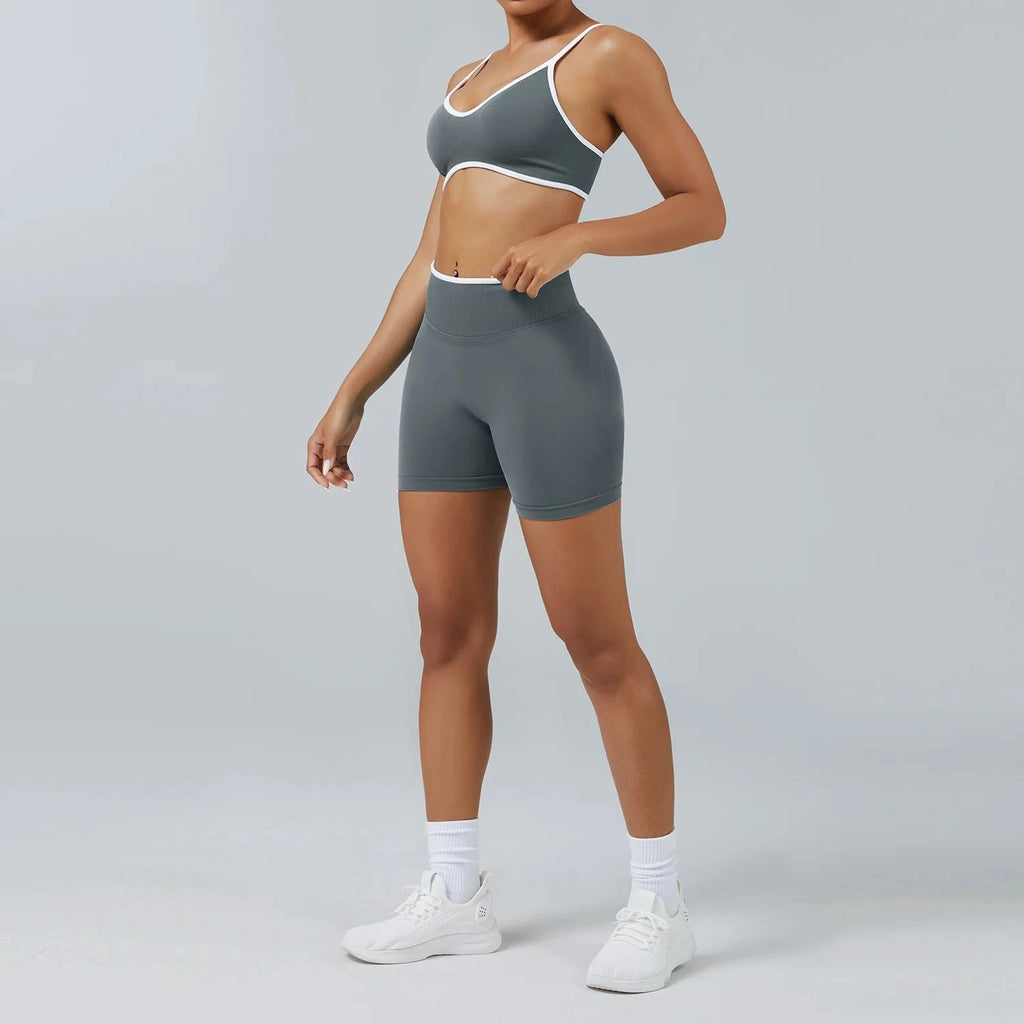 2PCS Yoga Suit Seamless with Chest Pad Tight Sports Bras and High Waist Shorts Outside Wear Running Exercise Fitness Yoga Set