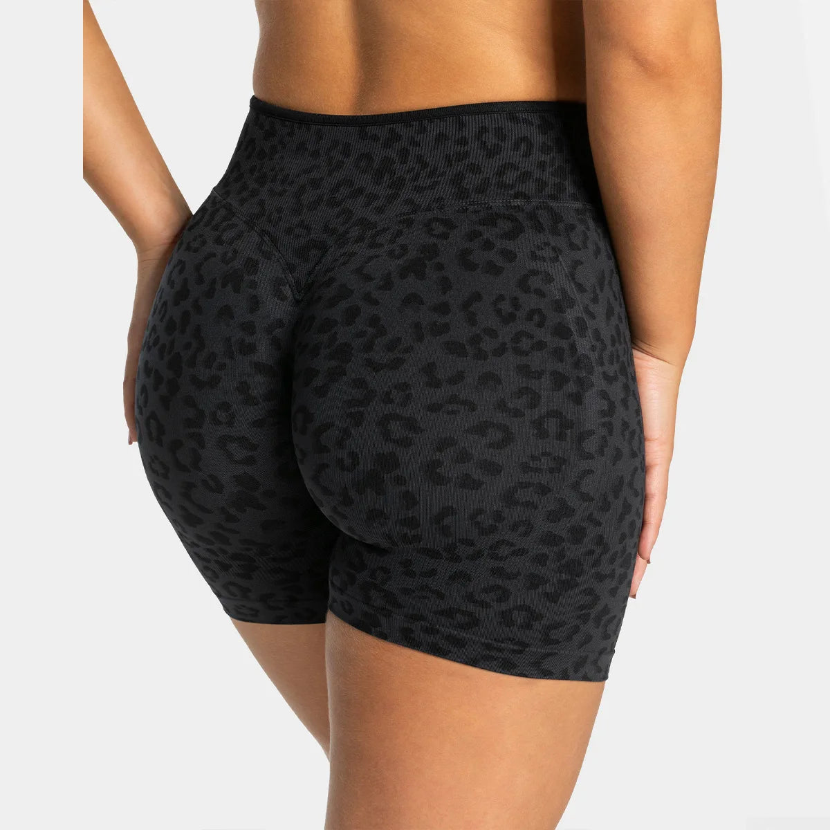 Quick drying seamless yoga shorts for women, high waisted, hip lifting, abdominal tightening, running and fitness pants Main image